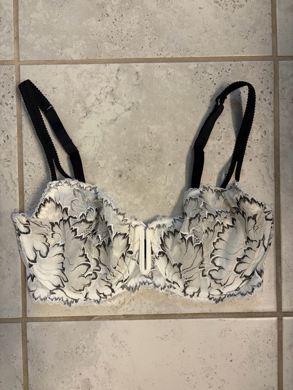 Auden | Unlined Feminine Floral Lace Underwire Bra with Black Trim | Sz 34DD